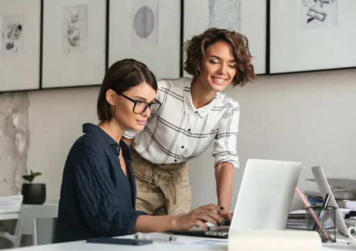 Tutor supporting a student during an online learning session