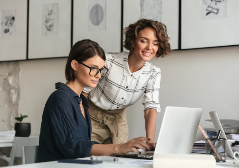 Tutor supporting a student during an online learning session
